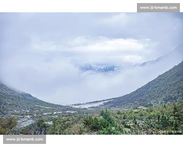 探秘哀牢山壮丽自然风光与多民族文化交融的生态秘境